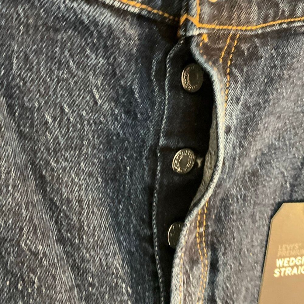 Levi’s Wedgie Straight High Rise 5 Pocket Button Fly, 22W. Plus Size - Picture 11 of 14